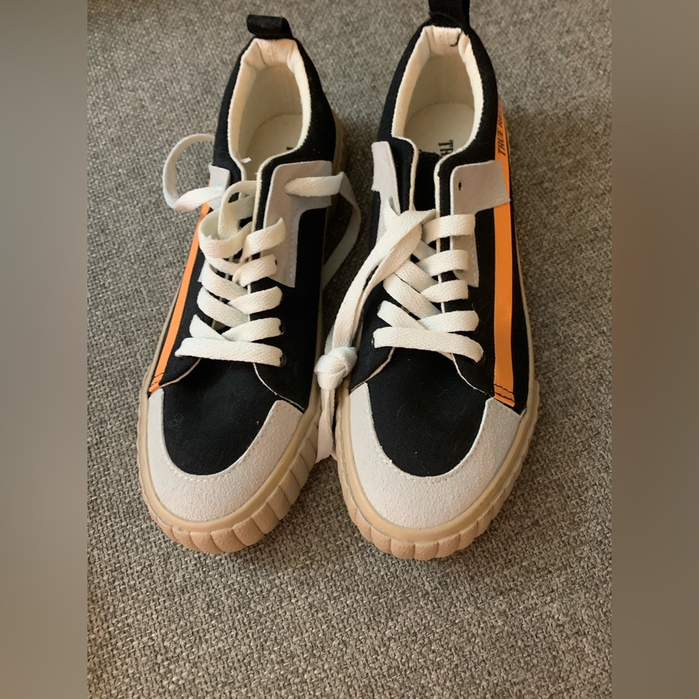 Women’s True Religion Sneakers - Size 7
